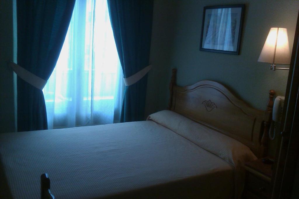 Hostal Cruz Sol Madrid Exterior photo