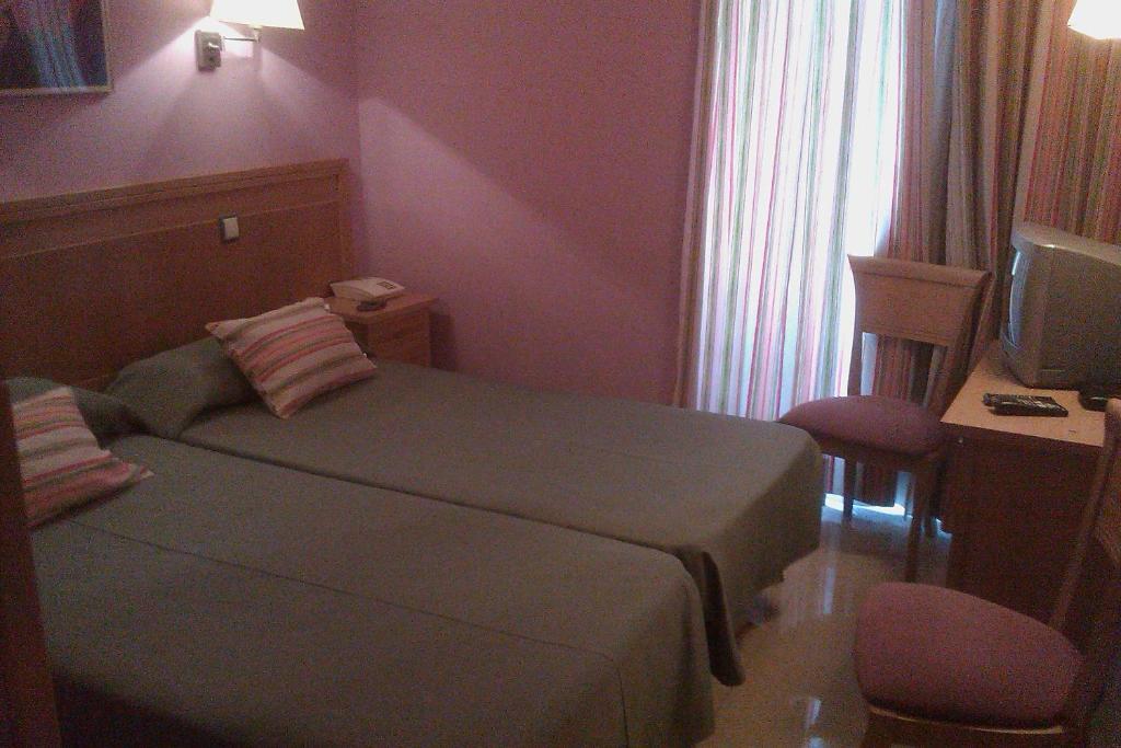 Hostal Cruz Sol Madrid Exterior photo