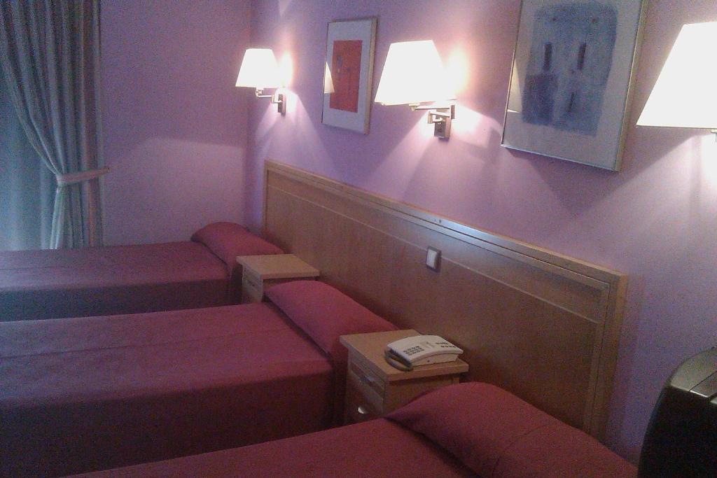 Hostal Cruz Sol Madrid Room photo