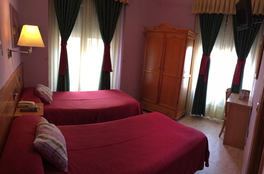 Hostal Cruz Sol Madrid Exterior photo
