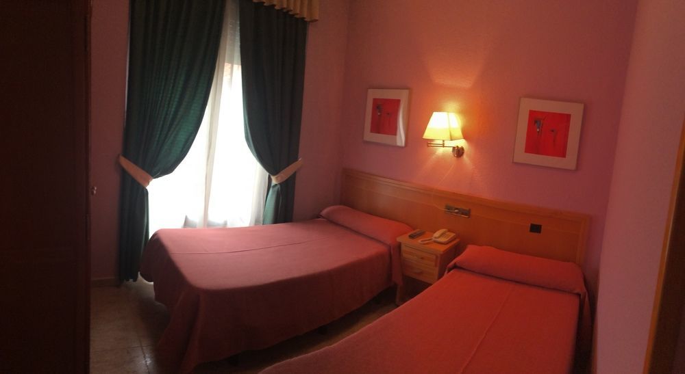 Hostal Cruz Sol Madrid Exterior photo