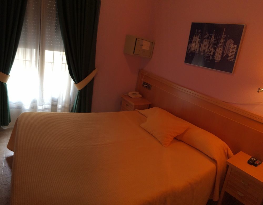 Hostal Cruz Sol Madrid Exterior photo