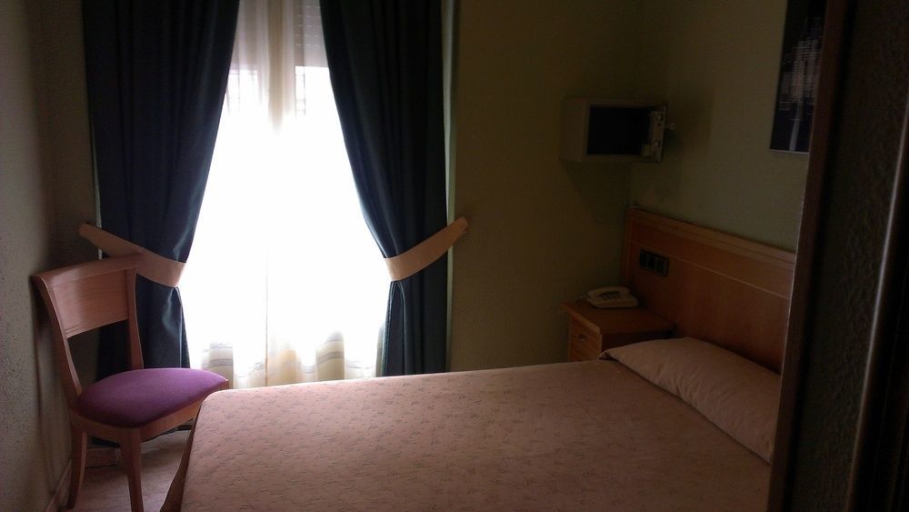 Hostal Cruz Sol Madrid Exterior photo