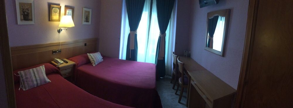 Hostal Cruz Sol Madrid Exterior photo