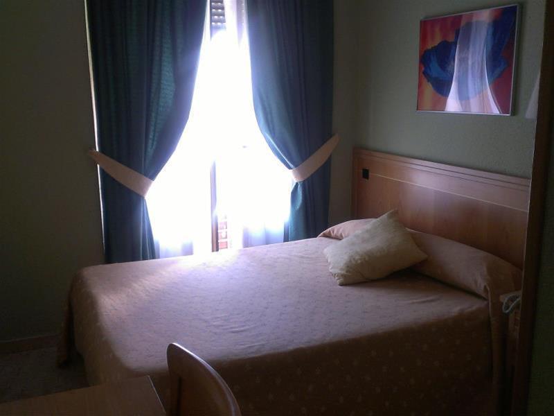 Hostal Cruz Sol Madrid Exterior photo