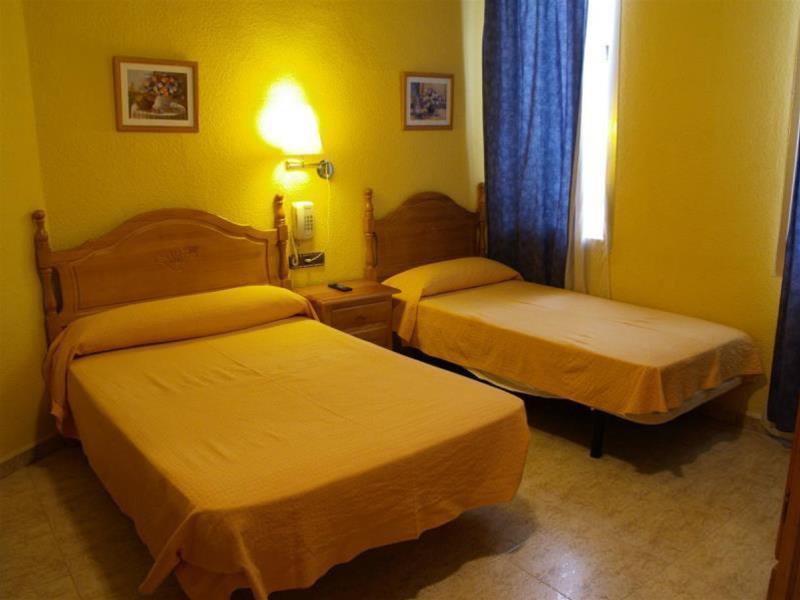 Hostal Cruz Sol Madrid Exterior photo