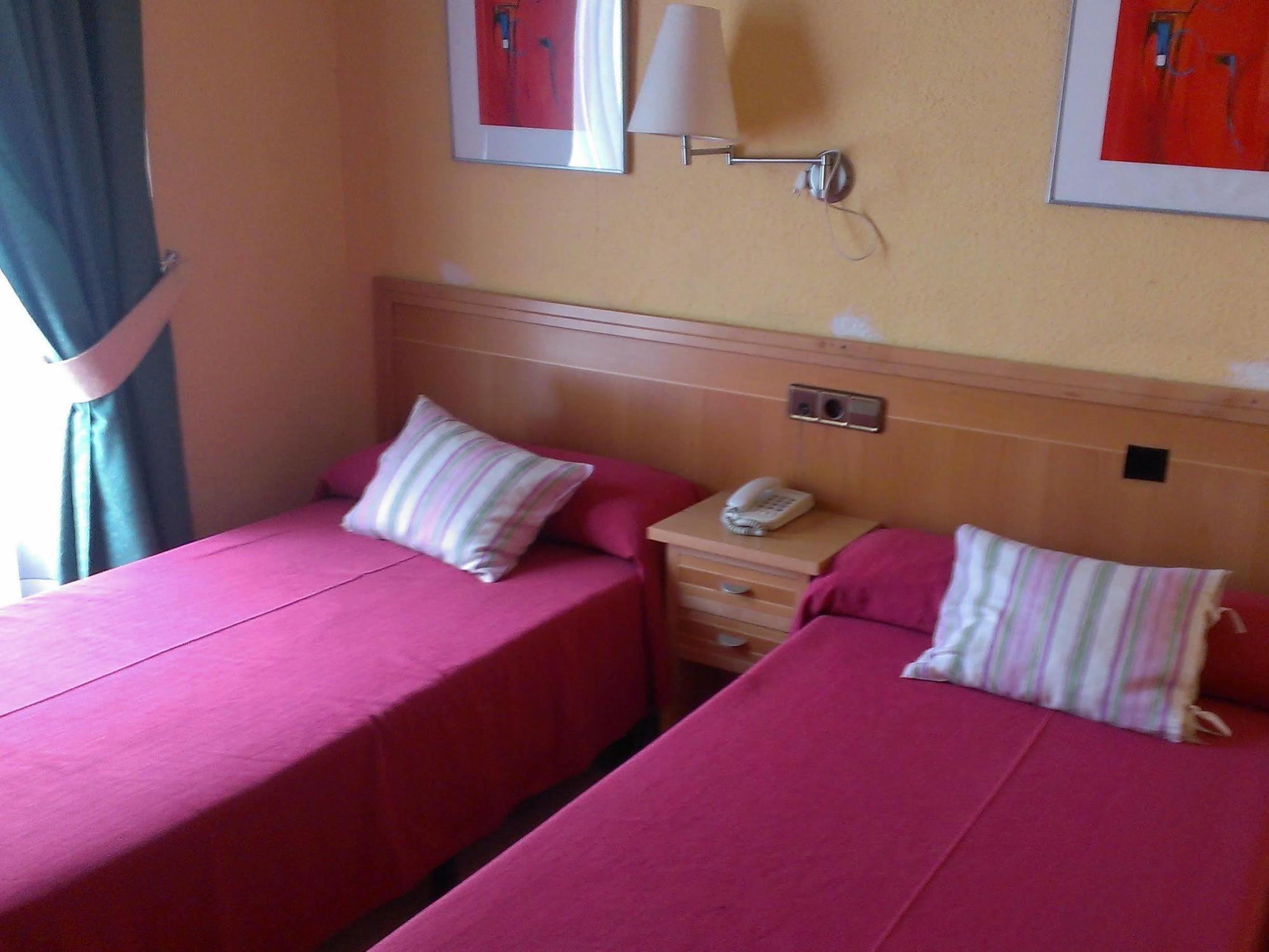 Hostal Cruz Sol Madrid Exterior photo