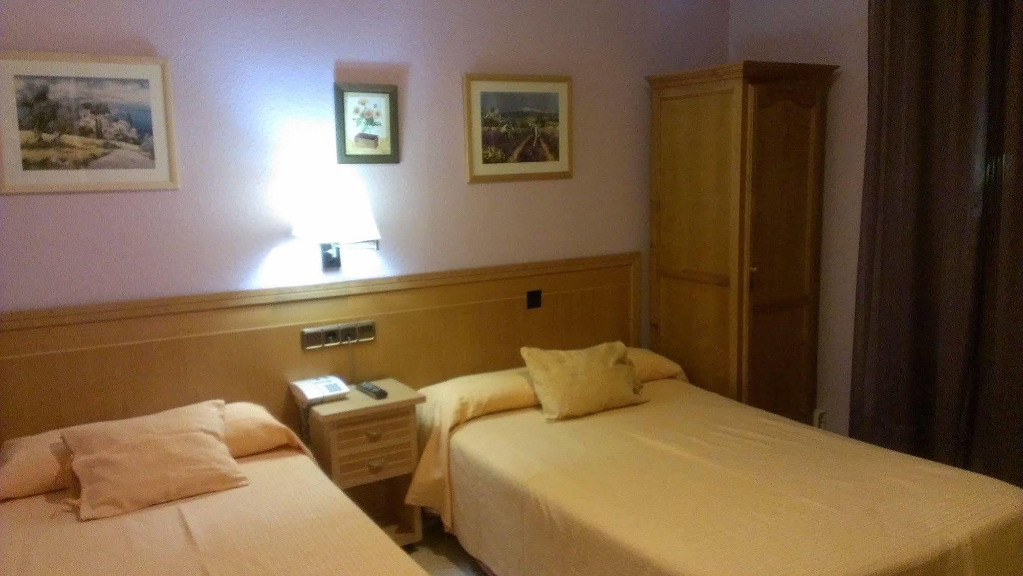 Hostal Cruz Sol Madrid Exterior photo