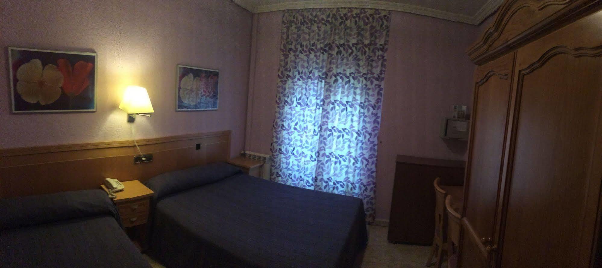 Hostal Cruz Sol Madrid Exterior photo