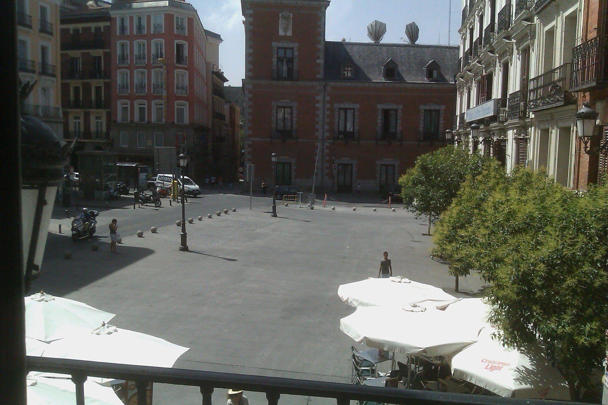 Hostal Cruz Sol Madrid Exterior photo