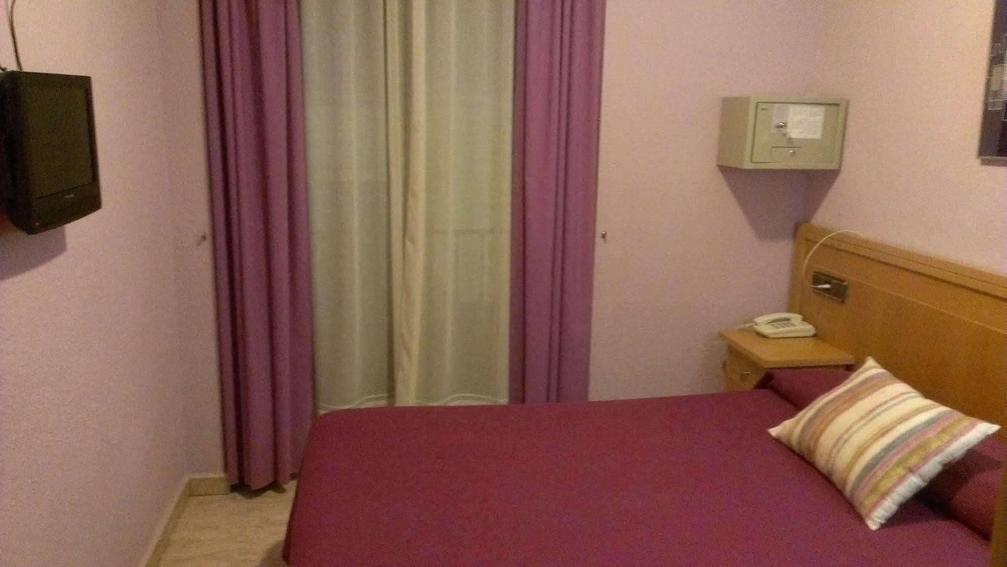 Hostal Cruz Sol Madrid Exterior photo