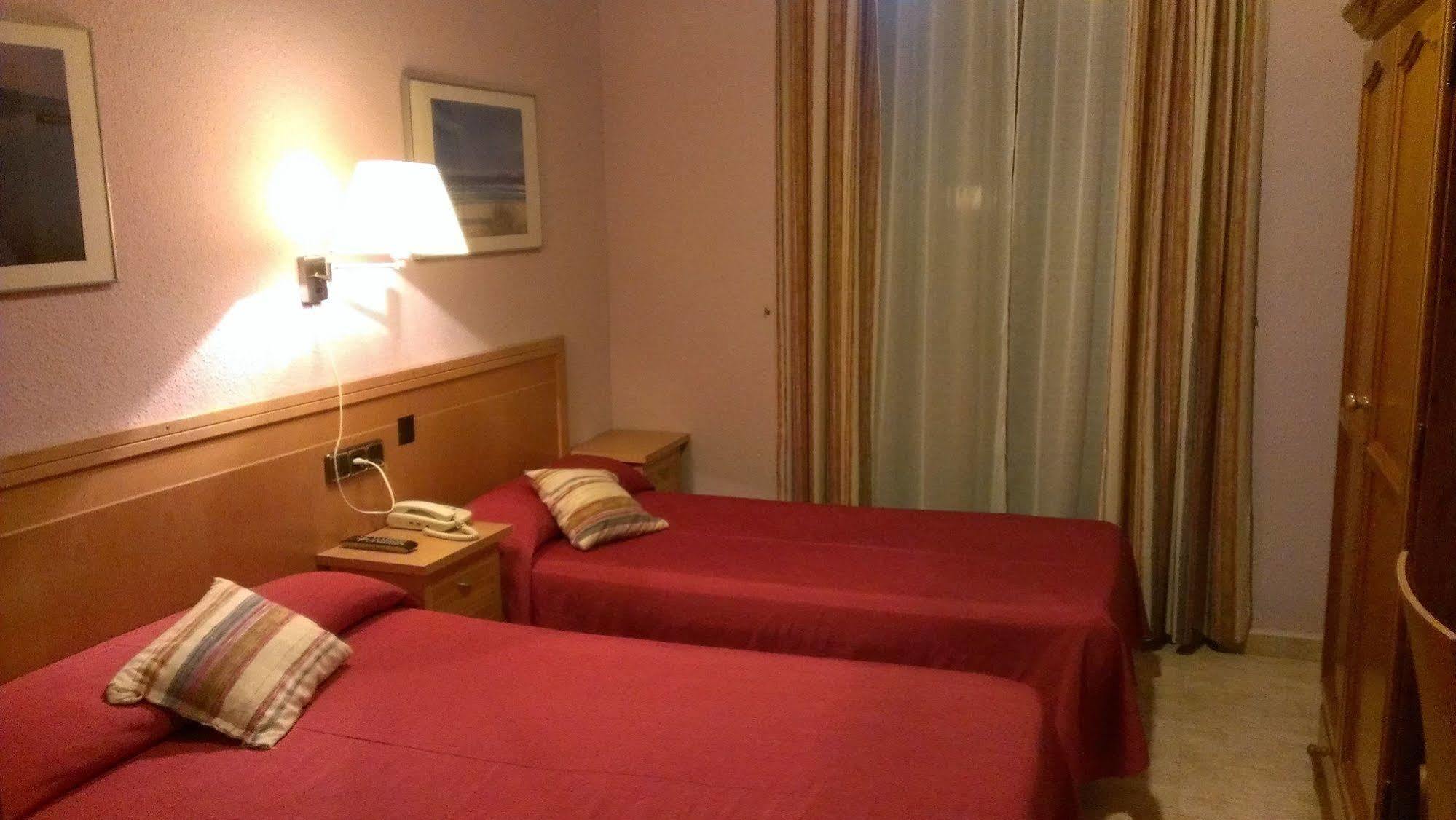 Hostal Cruz Sol Madrid Exterior photo