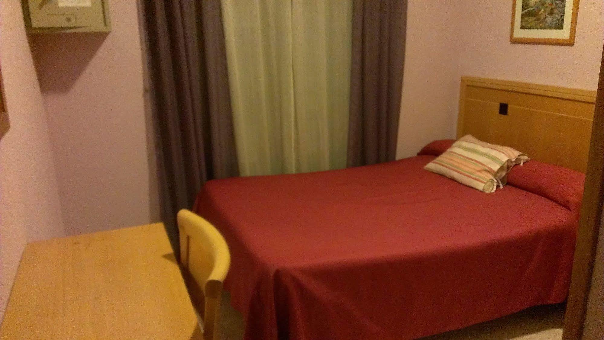 Hostal Cruz Sol Madrid Exterior photo