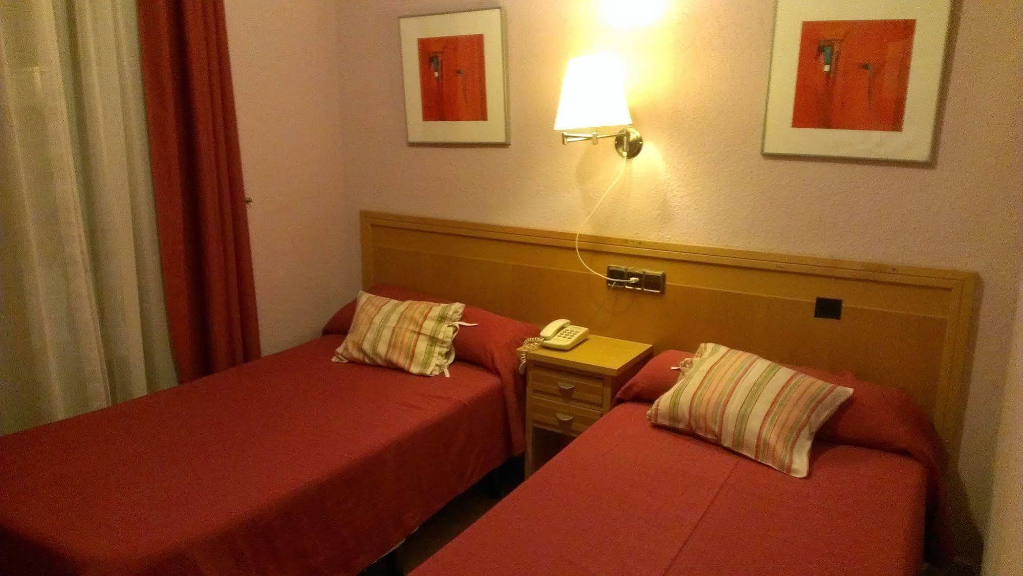 Hostal Cruz Sol Madrid Exterior photo