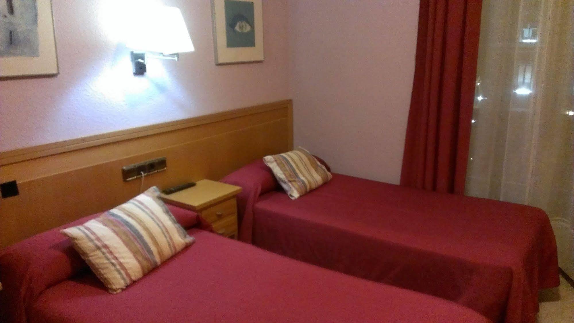 Hostal Cruz Sol Madrid Exterior photo