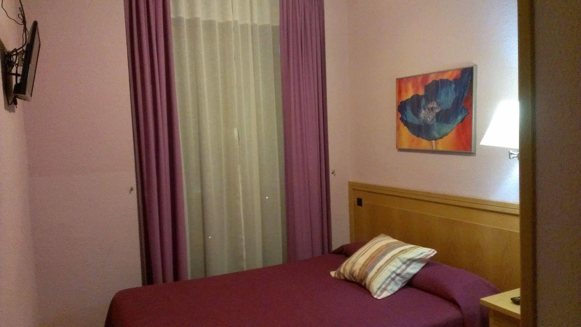 Hostal Cruz Sol Madrid Exterior photo