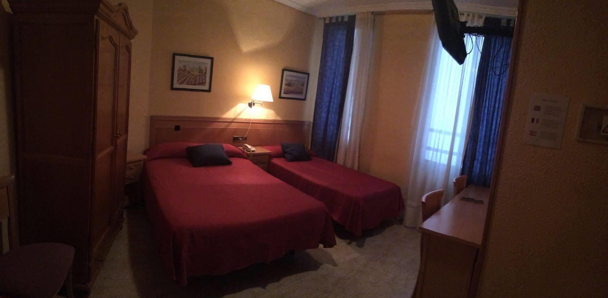 Hostal Cruz Sol Madrid Exterior photo
