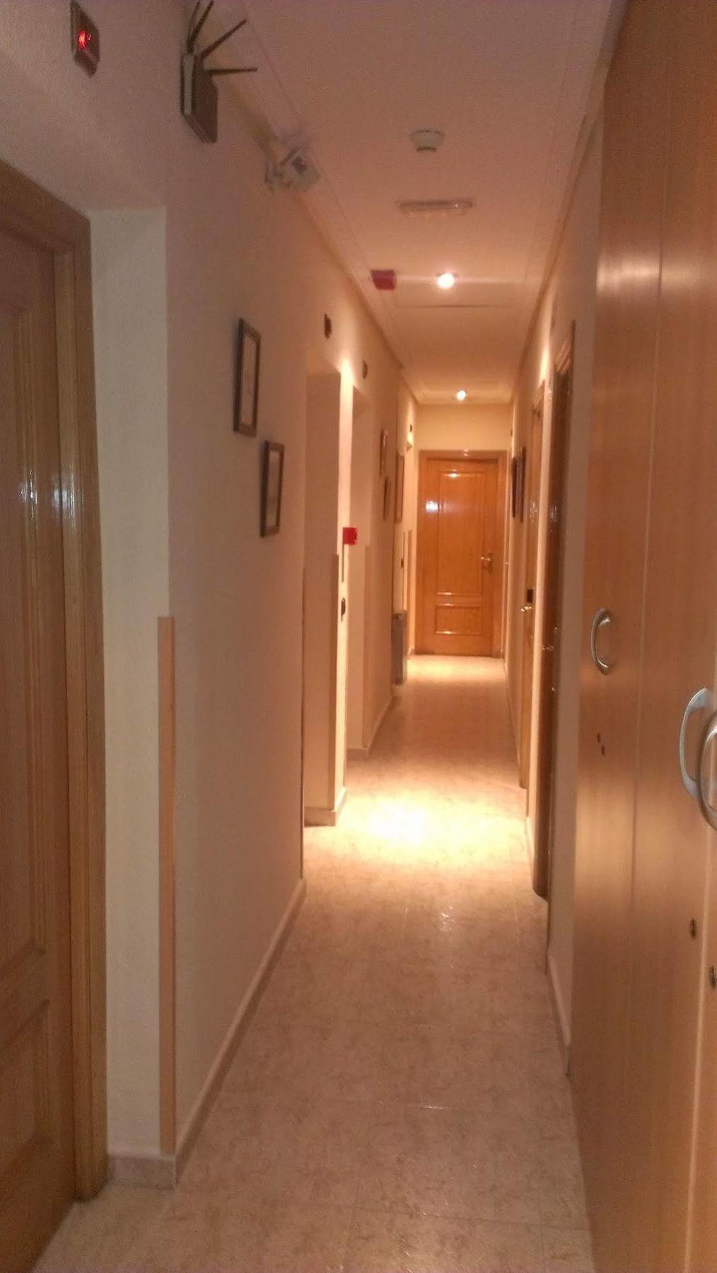 Hostal Cruz Sol Madrid Exterior photo