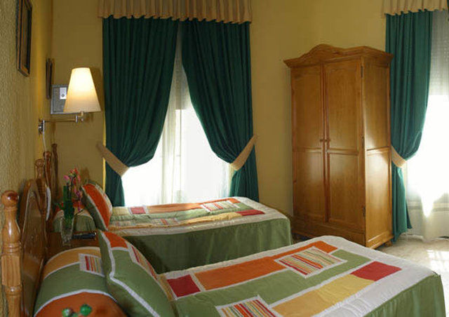 Hostal Cruz Sol Madrid Exterior photo