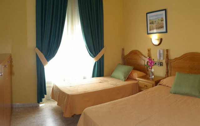 Hostal Cruz Sol Madrid Exterior photo