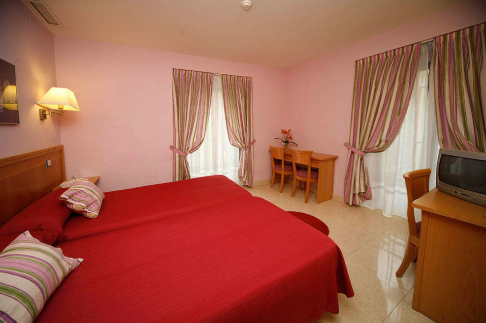 Hostal Cruz Sol Madrid Exterior photo