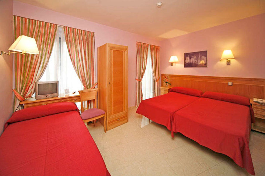 Hostal Cruz Sol Madrid Exterior photo